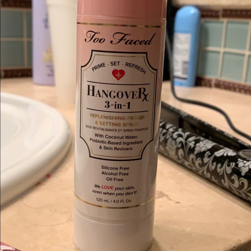 Too faced hangover 3-in-1 setting spray